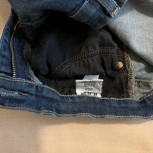 Hudson Jeans, size 26, stretchy skinny jeans dark